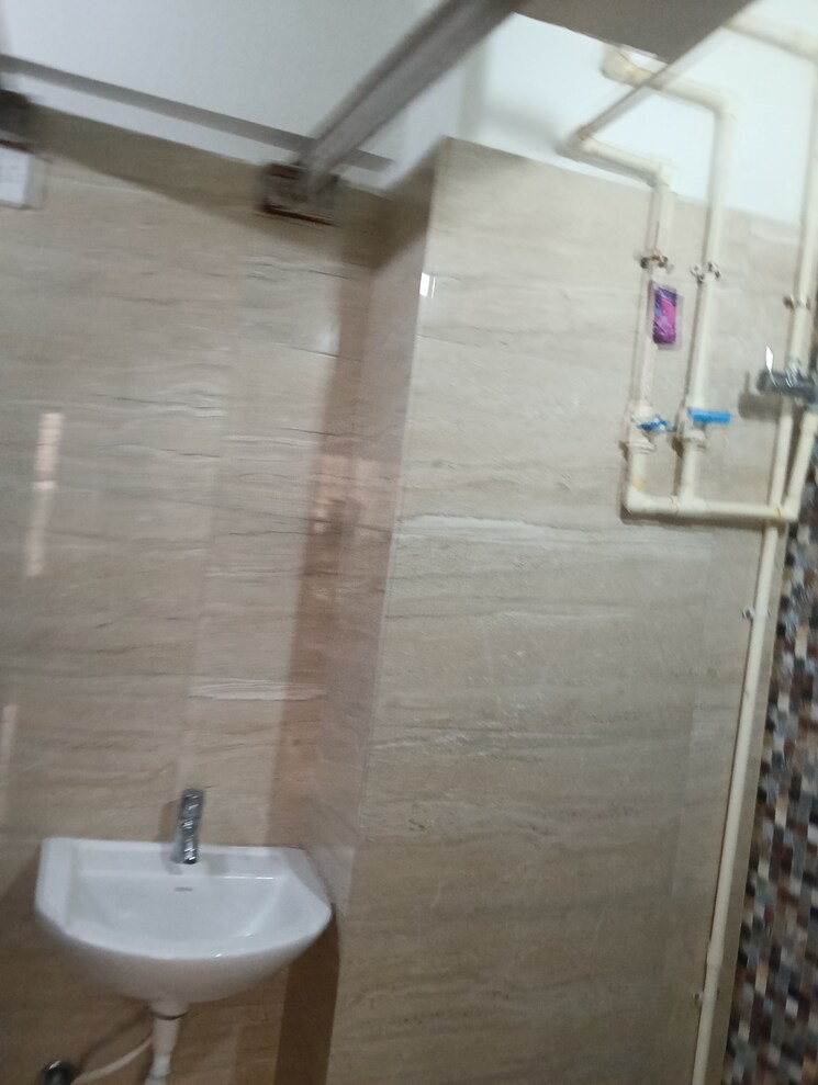 Bathroom, bhatia-dahisar-sumati-chs 3 Bedroom 728 Sq.Ft. Apartment In Dahisar West Mumbai 8911564