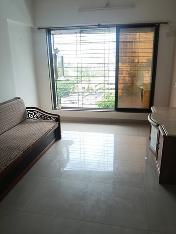 Room in 3 BHK Apartment at Bhatia Dahisar Sumati CHS, Dahisar West – for Rent