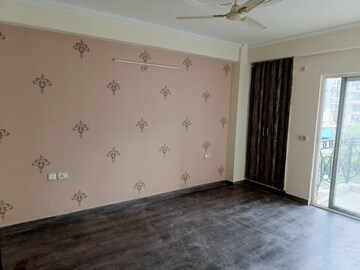 Room in 2 BHK Apartment at Himalaya Tower, Ahinsa Khand 1 – for Rent