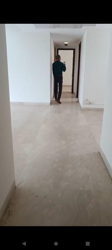 Room in 4 BHK Apartment at Abw La Lagune, Sector 54 – for Rent