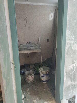 Furnished Amenities in 4 BHK Builder Floor at Kailash Colony – for Sale