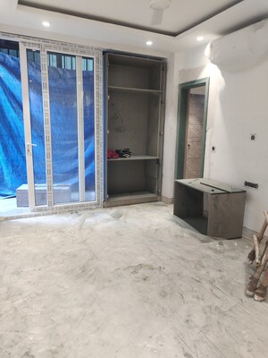 Furnished Amenities in 4 BHK Builder Floor at Kailash Colony – for Sale
