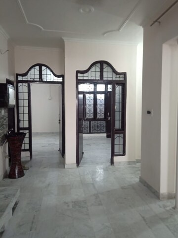 Room in 2 BHK Independent House at Jankipuram Vistar – for Rent