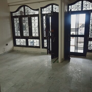 Room in 2 BHK Independent House at Jankipuram Vistar – for Rent