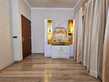 Building Lobby in 3 BHK Builder Floor at Central Park 3 Flower Valley, Sohna Sector 33 – for Rent