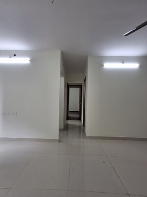 Room in 1.5 BHK Apartment at Shapoorji Pallonji Siennaa, Kandivali East – for Sale