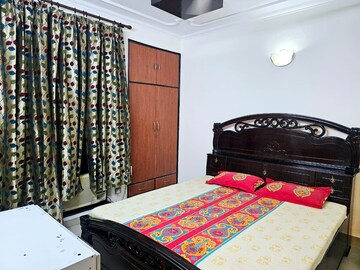 Bedroom in 4 BHK Builder Floor at Sector 52 – for Rent