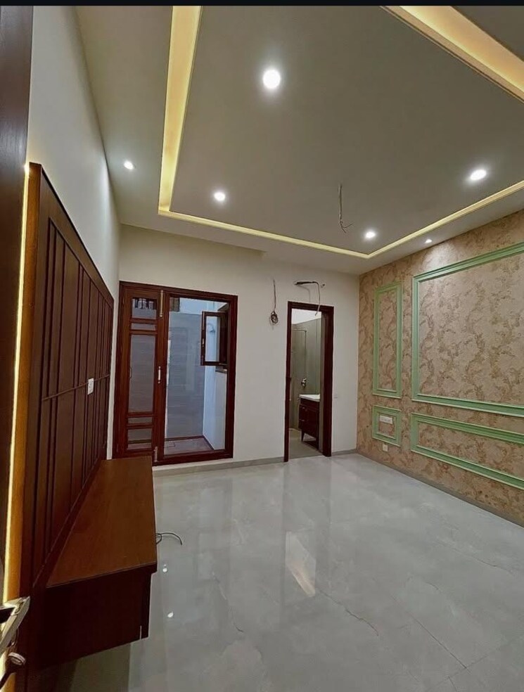 Room, sector 33 4 Bedroom 3150 Sq.Ft. Builder Floor In Sector 33 Faridabad 8911597