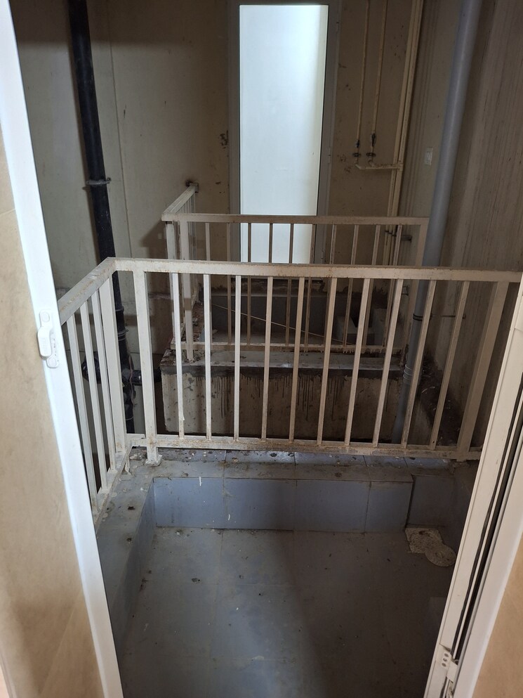 Balcony, shapoorji-pallonji-siennaa 1.5 Bedroom 600 Sq.Ft. Apartment In Kandivali East Mumbai 8911591