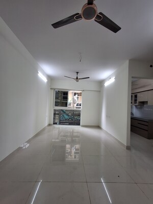 1.5 BHK Apartment For Sale in Shapoorji Pallonji Siennaa, Kandivali East