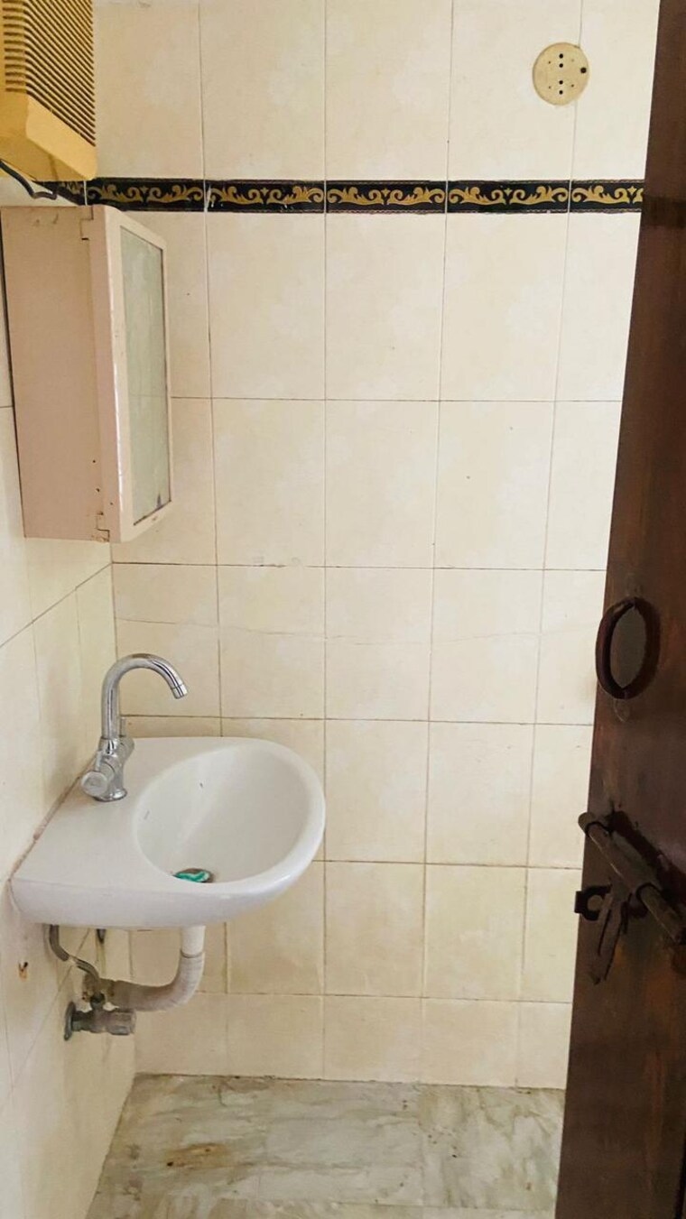 Bathroom, organic-dhanorina 5 Bedroom 3000 Sq.Ft. Villa In Dhanori Pune 8911632