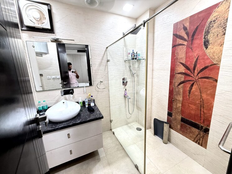 Bathroom, safdarjung enclave 3 Bedroom 2200 Sq.Ft. Builder Floor In Safdarjung Enclave Delhi 8911689