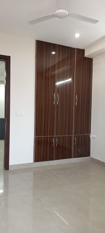 Furnished Amenities in 2 BHK Builder Floor at Sector 52 – for Rent