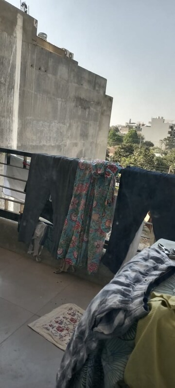Bedroom in 2 BHK Builder Floor at Sector 52 – for Rent