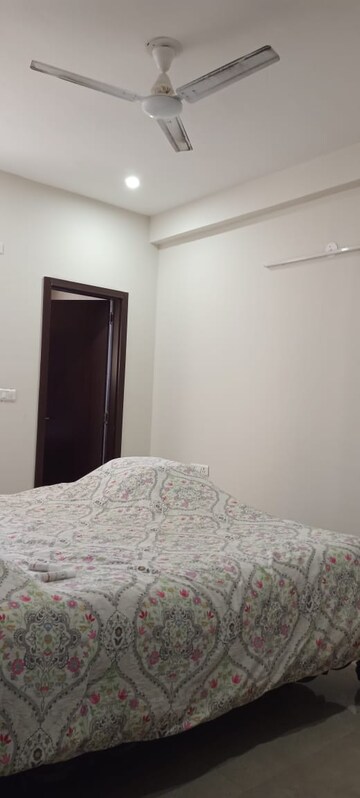 Room in 2 BHK Builder Floor at Sector 52 – for Rent