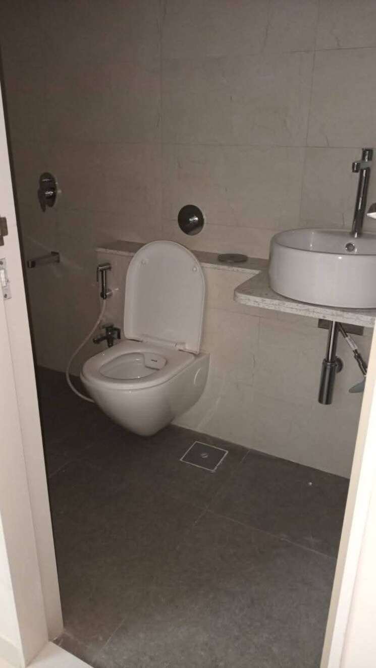 Bathroom, mulund east 1 Bedroom 410 Sq.Ft. Apartment In Mulund East Mumbai 8911692