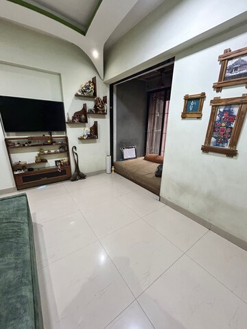 Room in 1 BHK Apartment at Mulund East – for Sale
