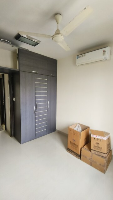 Room in 2.5 BHK Apartment at Lokhandwala Sapphire Heights, Kandivali East – for Sale