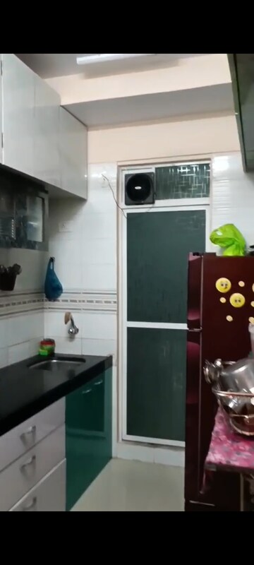 Furnished Amenities in 2 BHK Apartment at Hiraco Eminence, Mira Road – for Rent
