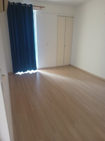 Furnished Amenities in 4 BHK Apartment at DLF Park Place, Sector 54 – for Rent