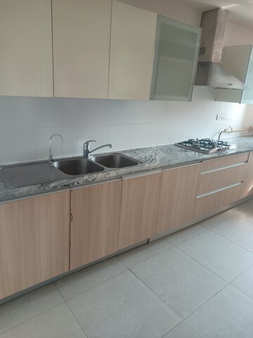 Balcony in 4 BHK Apartment at DLF Park Place, Sector 54 – for Rent