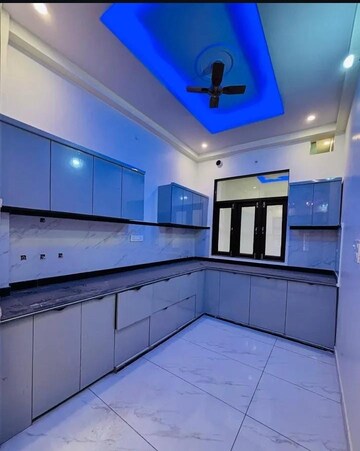Kitchen in 2.5 BHK Builder Floor at Sector 32 – for Sale