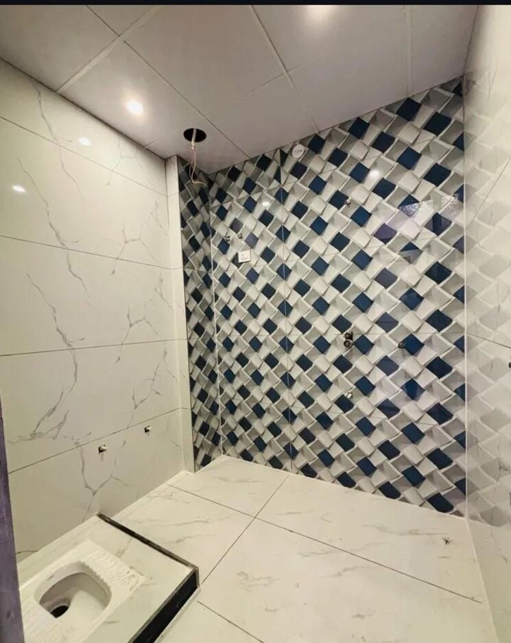 Bathroom, sector 32 2.5 Bedroom 2250 Sq.Ft. Builder Floor In Sector 32 Faridabad 8911751