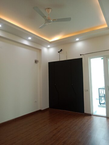 Room in 3 BHK Builder Floor at Sector 31 – for Rent