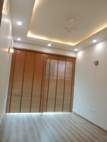 Room in 3 BHK Builder Floor at Sector 31 – for Rent