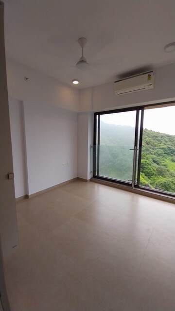 Room in 3 BHK Apartment at Kanakia Silicon Valley, Powai – for Rent