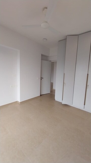 Room in 3 BHK Apartment at Kanakia Silicon Valley, Powai – for Rent