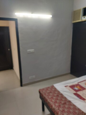 Room in 4 BHK Builder Floor at Sector 52 – for Rent