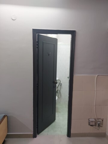 Room in 4 BHK Builder Floor at Sector 52 – for Rent