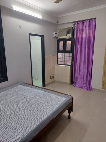 Bedroom in 4 BHK Builder Floor at Sector 52 – for Rent