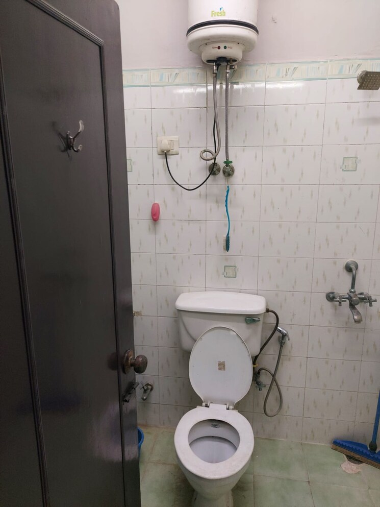 Bathroom, sector 52 4 Bedroom 3300 Sq.Ft. Builder Floor In Sector 52 Gurgaon 8911827