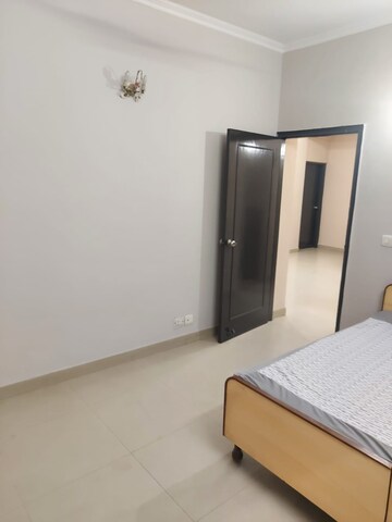 Room in 4 BHK Builder Floor at Sector 52 – for Rent