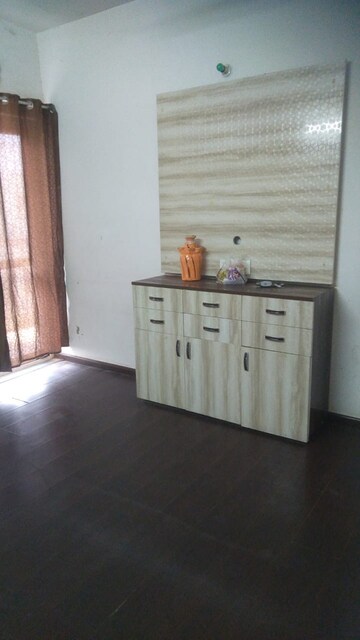 Furnished Amenities in 3 BHK Builder Floor at BPTP Park Towers, Sector 77 – for Sale
