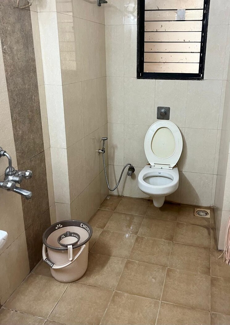 Bathroom, andheri east 2.5 Bedroom 1000 Sq.Ft. Apartment In Andheri East Mumbai 8911816