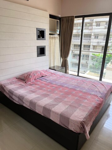 Bedroom in 2.5 BHK Apartment at Andheri East – for Rent