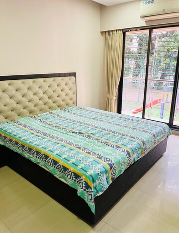 Bedroom in 2.5 BHK Apartment at Andheri East – for Rent