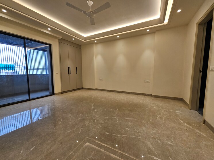 Room, parklands 4 Bedroom 500 Sq.Yd. Builder Floor In Sector 85 Faridabad 8911916