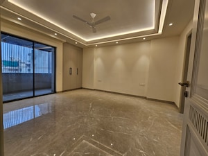 Room in 4 BHK Builder Floor at Parklands, Sector 85 – for Sale