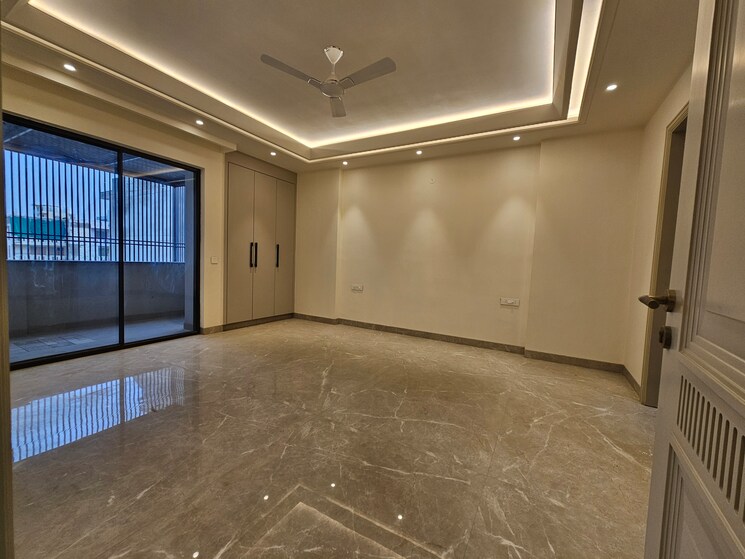 Room, parklands 4 Bedroom 500 Sq.Yd. Builder Floor In Sector 85 Faridabad 8911916