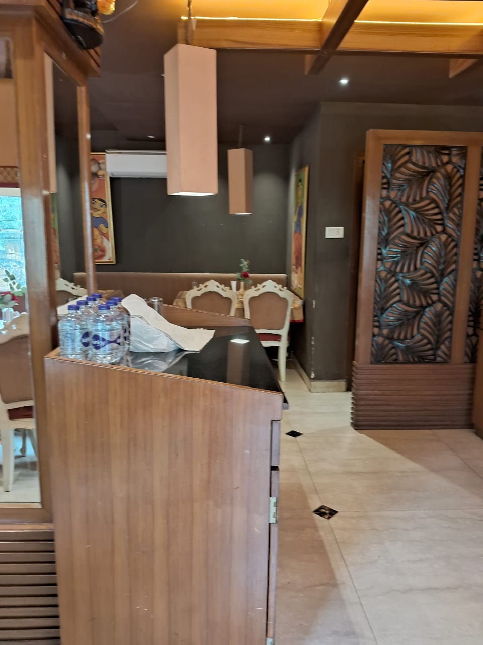 Showroom For Rent in Lake Market