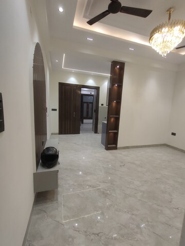 Room in 2 BHK Apartment at Banjara Hills – for Rent