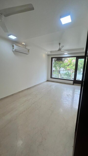 Room in 3 BHK Builder Floor at Uday Park – for Rent