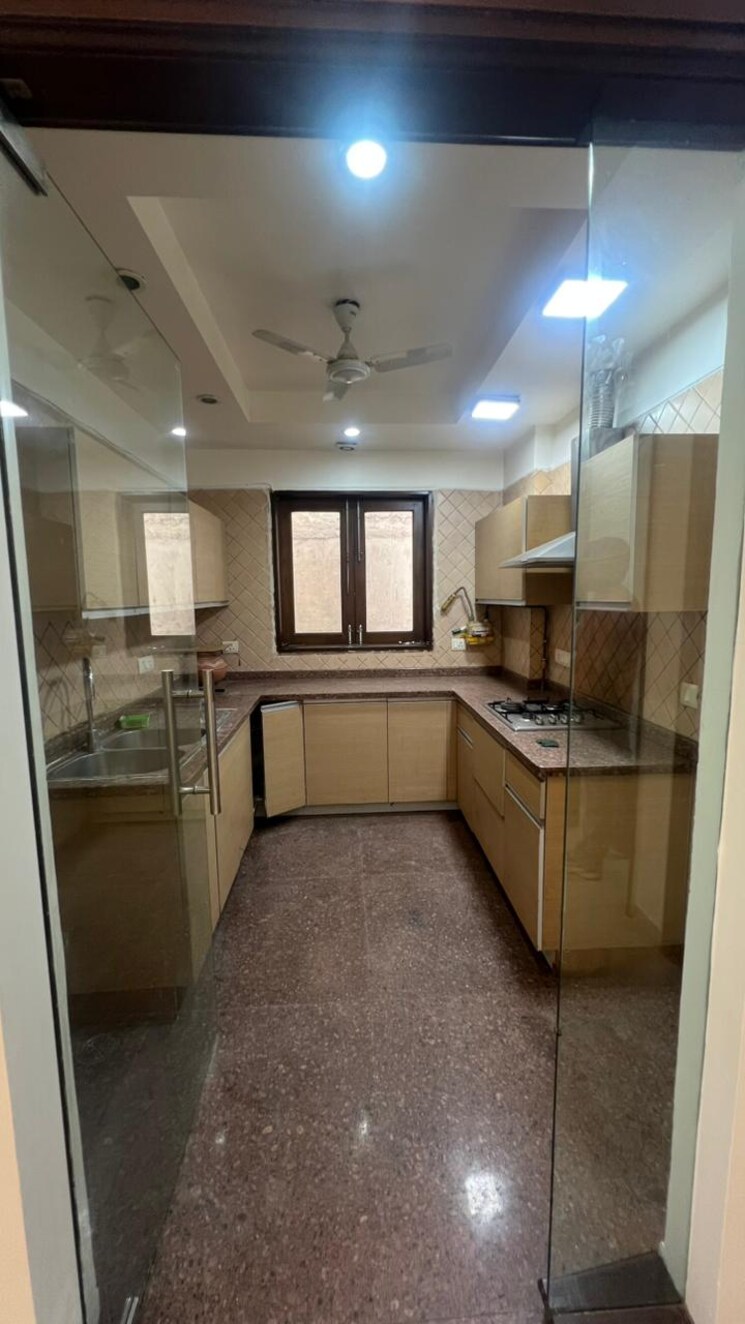 Kitchen, uday park 3 Bedroom 1953 Sq.Ft. Builder Floor In Uday Park Delhi 8911962