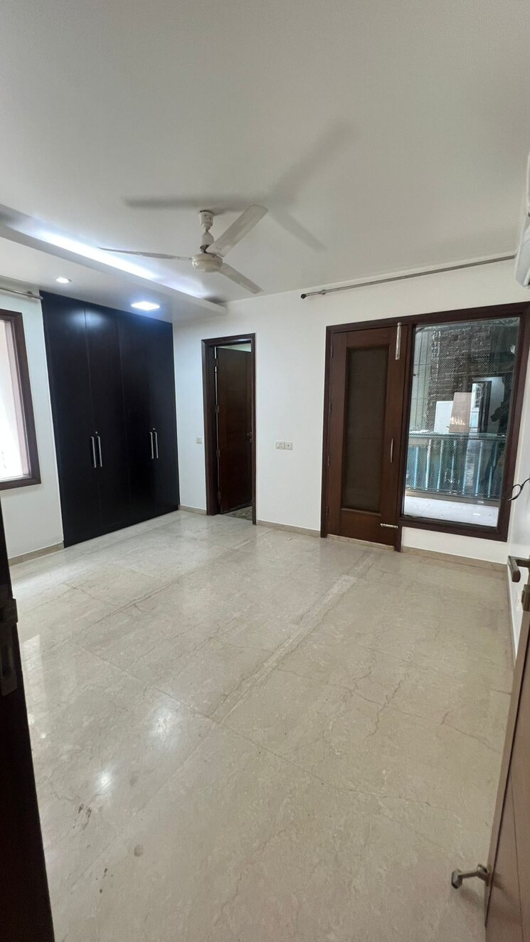Room, uday park 3 Bedroom 1953 Sq.Ft. Builder Floor In Uday Park Delhi 8911962