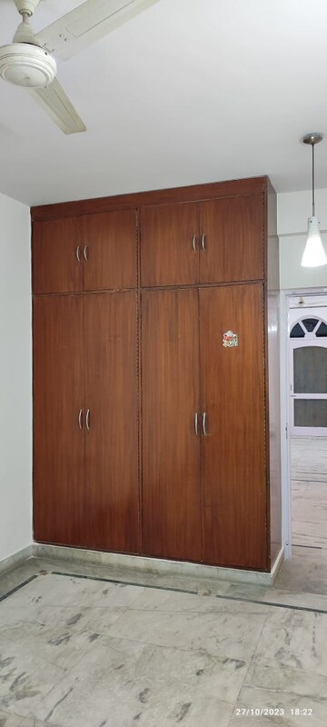 Room in 3 BHK Apartment at Ardee Mall, Sector 52 – for Rent