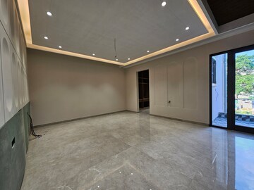 Room in 4 BHK Builder Floor at Parklands, Sector 85 – for Sale